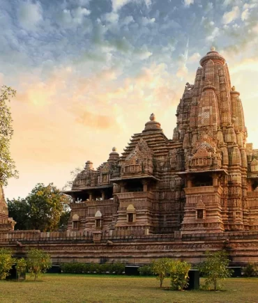 ROYAL RAJASTHAN TOUR WITH KHAJURAHO & VARANASI